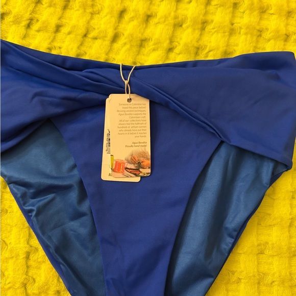 Agua Bendita Blue bottoms
High rise
new with tags - Picture 3 of 4